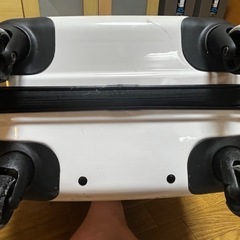 ミッキーマウス キャリーケース ホワイト 機内持ち込みサイズ ディズニーの画像