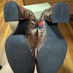 【美品】Lily Brown パイソン柄ショートブーツ（Lサイズ／24.5cm）の画像