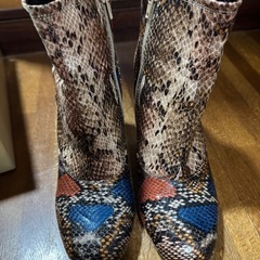 【美品】Lily Brown パイソン柄ショートブーツ（Lサイズ／24.5cm）の画像