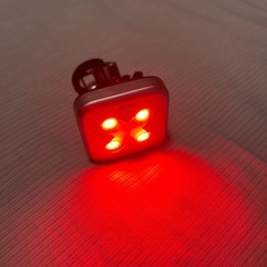 knog ノグ バックライト 赤の画像