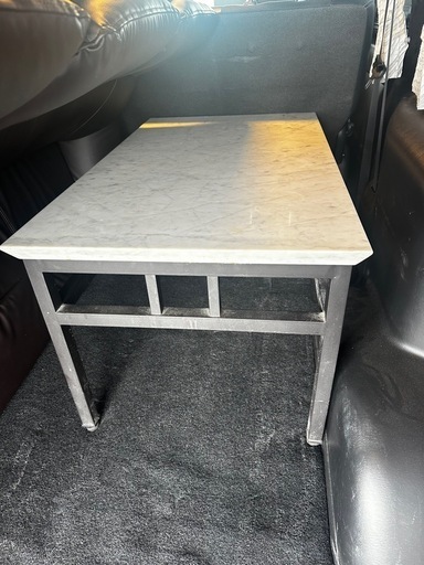 大理石風テーブル