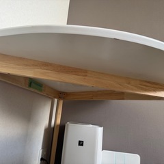 半月ダイニングテーブルの画像