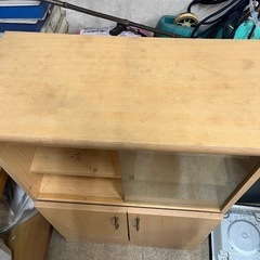 無料で差し上げます。　ニトリ　食器棚　その1 木地色の画像