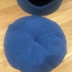 鉢植え形の猫用爪研ぎ付きハウスの画像