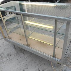 くまねず《姫路》照明付き☆陳列用ガラスショーケース☆棚板2段高さ変更可能の画像