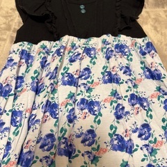 130㎝まとめて　ワンピース2点、パンツ1点の画像