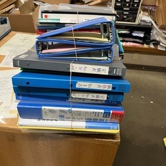 無料で差し上げます。書類の整理などに　クリアファイル、ルーズリーフファイル、バインダーなど多数の画像