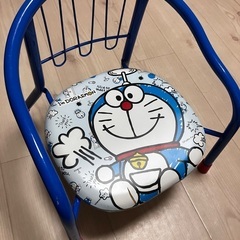 幼児用机、椅子の画像