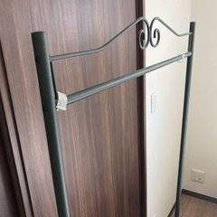 グリーンスチールハンガーラックの画像