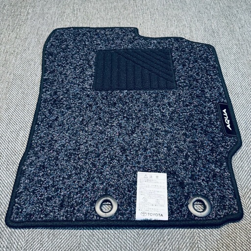 トヨタ純正　アクア　フロアマット　NHP10