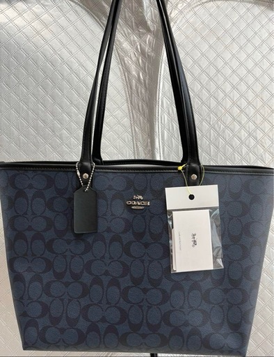 【今月まで】COACH コーチ リバーシブル ネイビー & ホワイトトートバッグ