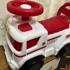 乗用おもちゃ　救急車の画像