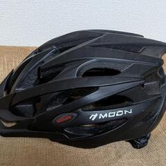 ９/20までに引き取り可能な方限定　自転車ヘルメットＭＯＯＮの画像