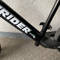 ストライダー  黒　ブラックSTRIDERの画像