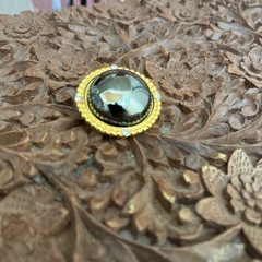 ダイヤ入り　金ブローチの画像