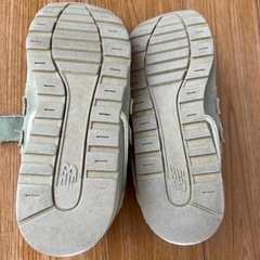 ニューバランススニーカー 22.5 くすみミントグリーン　の画像