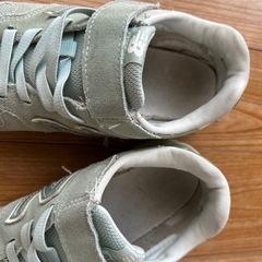 ニューバランススニーカー 22.5 くすみミントグリーン　の画像
