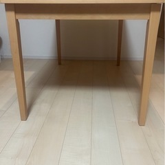 ダイニングテーブルの画像