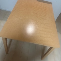 ダイニングテーブルの画像