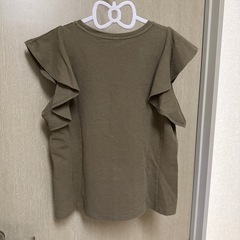 UNIQLO ラッフルスリーブTの画像