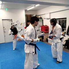 ミットでダイエット！　格闘技フィットネスジム　キックボクシング　ミット　フィットネス　極真空手　筋トレの画像