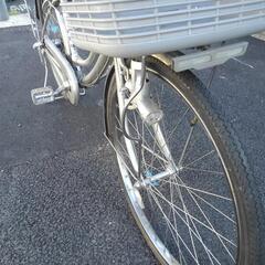 9/10・9/11連休します。中古自転車３７４４　ブリヂストン　JOBNA　24インチ　 ３段ギヤ　LEDダイナモライト　ハンドルロック　キッキーと音がならない後輪ローラーブレーキ錆びにくい部品：ハンドル・リム・ドロヨケ・前かご・リヤキャリア・クランク・スポーク・前ブレーキの画像