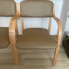 ダイニングチェア　2脚　肘掛　ベージュの画像