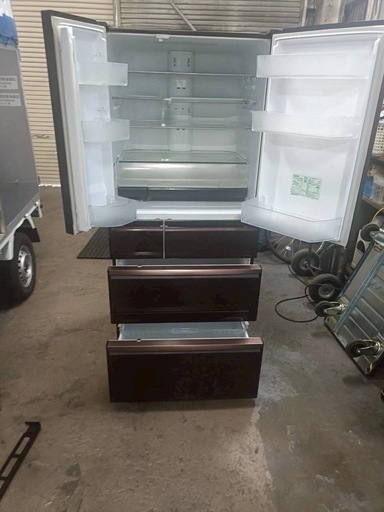 2014年製 MITSUBISHI ノンフロン冷蔵庫 705L ブラウン ※右側面に擦り傷あり 2014年製 MITSUBISHI ノンフロン冷蔵庫 705L ブラウン ※右側面に擦り傷あり