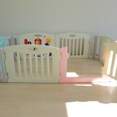 ベビーサークル（おもちゃパネル付き）【小金井市民限定】（小金井市再生家具）品番：09-02-11 ※新規優先の画像
