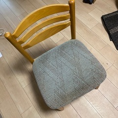 伸張式ダイニングテーブルと椅子2脚セット　の画像