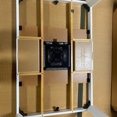 白が綺麗な引き出し付きテーブルの画像