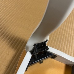 おしゃれな白テーブルの画像