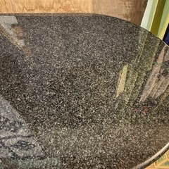 御影石のダイニングテーブルの天板の画像