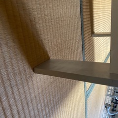 光沢感のあるテーブルの画像