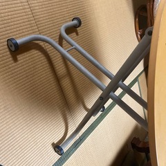 半円型テーブル（キャスター付き）の画像