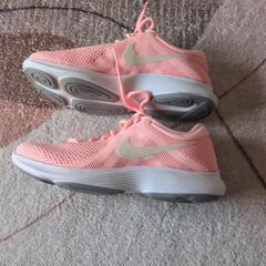 NIKEレディーススニーカー23,5センチの画像