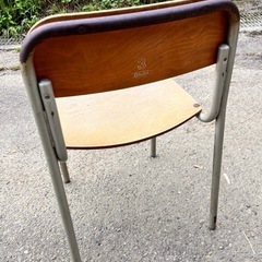 学校のイスの画像