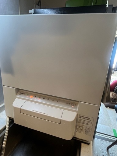 【決定のため受付中止】Panasonic 2022年製　食洗機　タンク式 NP-TSP1-W 工事不要　専用台座付き