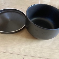 蓋付き陶器入れ物美品の画像