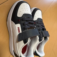 プーマスニーカーの画像