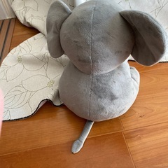 非売品職場の手作りボルネオゾウの子どものぬいぐるみ
の画像