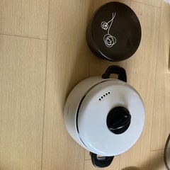 蓋付き陶器入れ物美品の画像