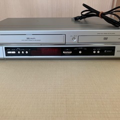 SHARP 2005年製　ビデオ一体型DVDプレーヤー　の画像