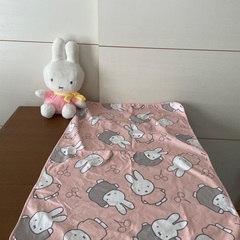 新品　タグ付き　ミッフィーぬいぐるみ　ブランケット付きの画像