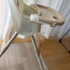 ベルト付き子供用食事椅子　の画像