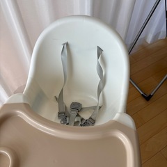 ベルト付き子供用食事椅子　の画像