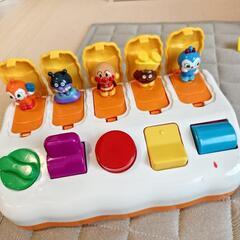 アンパンマン おもちゃ ひらいてぴょこんの画像