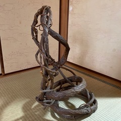 木のつるのオブジェの画像