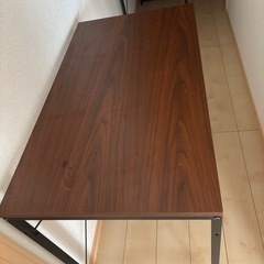 パソコンデスクの画像