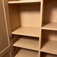 【¥0】ベージュ本棚　観音開き棚　収納棚の画像